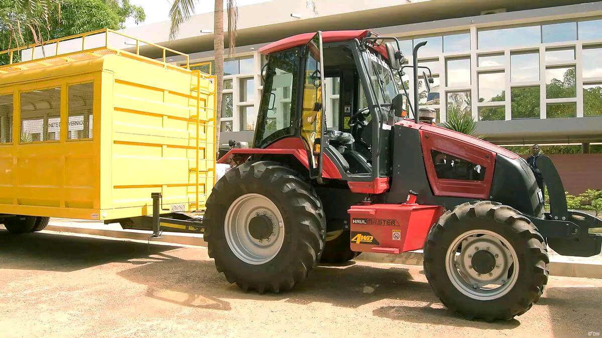 A província de Inhambane irá receber, nos próximos dias, dez tractores articulados com o objectivo de dinamizar o transporte de pessoas e bens entre as zonas rurais e urbanas.  Esta iniciativa está inserida nas celebrações dos sessenta e nove anos de elevação de Inhambane à categoria de cidade, que se comemoram hoje.